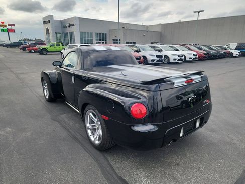 Used 2005 Chevrolet SSR w/ Preferred Equipment Group image 4