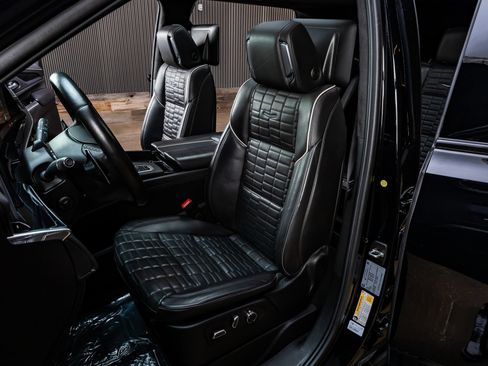 Used 2023 Cadillac Escalade ESV V AWD/4WD image 30