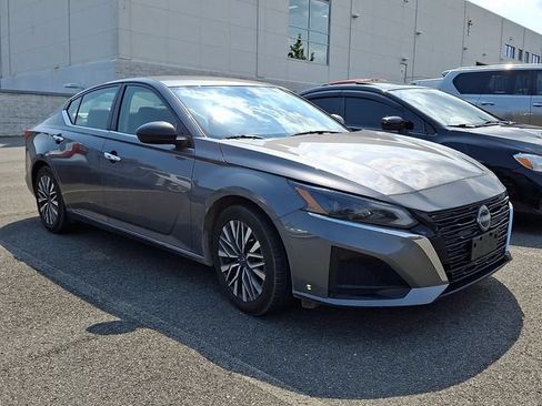 Used 2024 Nissan Altima 2.5 SV FWD image 5