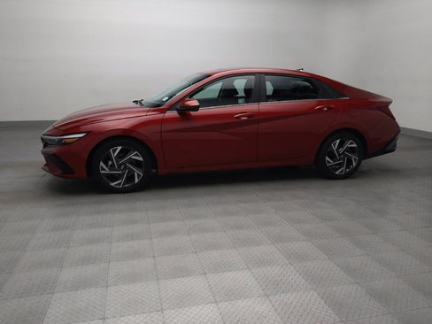 Used 2025 Hyundai Elantra SEL image 2