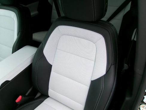 Used 2025 Chevrolet Equinox EV LT FWD image 11
