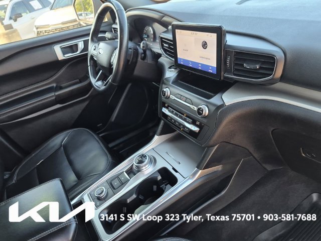 Used 2020 Ford Explorer XLT w/ Equipment Group 202A AWD/4WD image 13