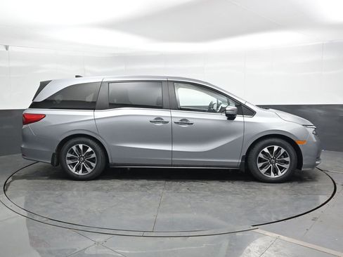 Used 2023 Honda Odyssey EX-L image 3