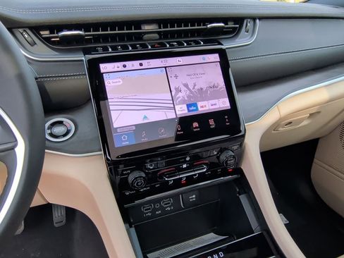 New 2025 Jeep Grand Cherokee L Limited image 24