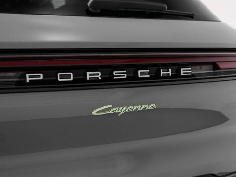 New 2025 Porsche Cayenne E-Hybrid image 76