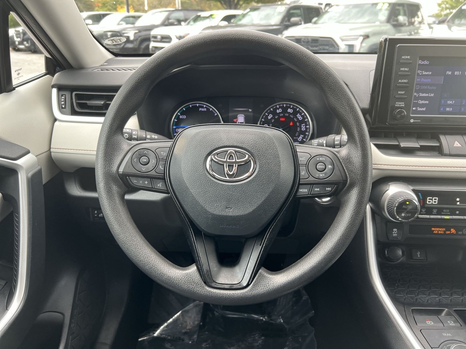 Used 2021 Toyota RAV4 XLE AWD/4WD image 16