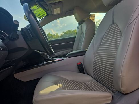 Used 2019 Toyota Camry SE w/ Convenience Package FWD image 15