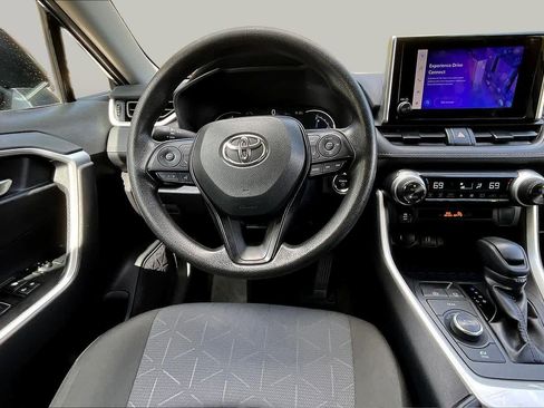 Used 2025 Toyota RAV4 XLE AWD/4WD image 9