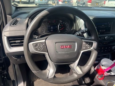 Used 2024 GMC Terrain SLE AWD/4WD image 10