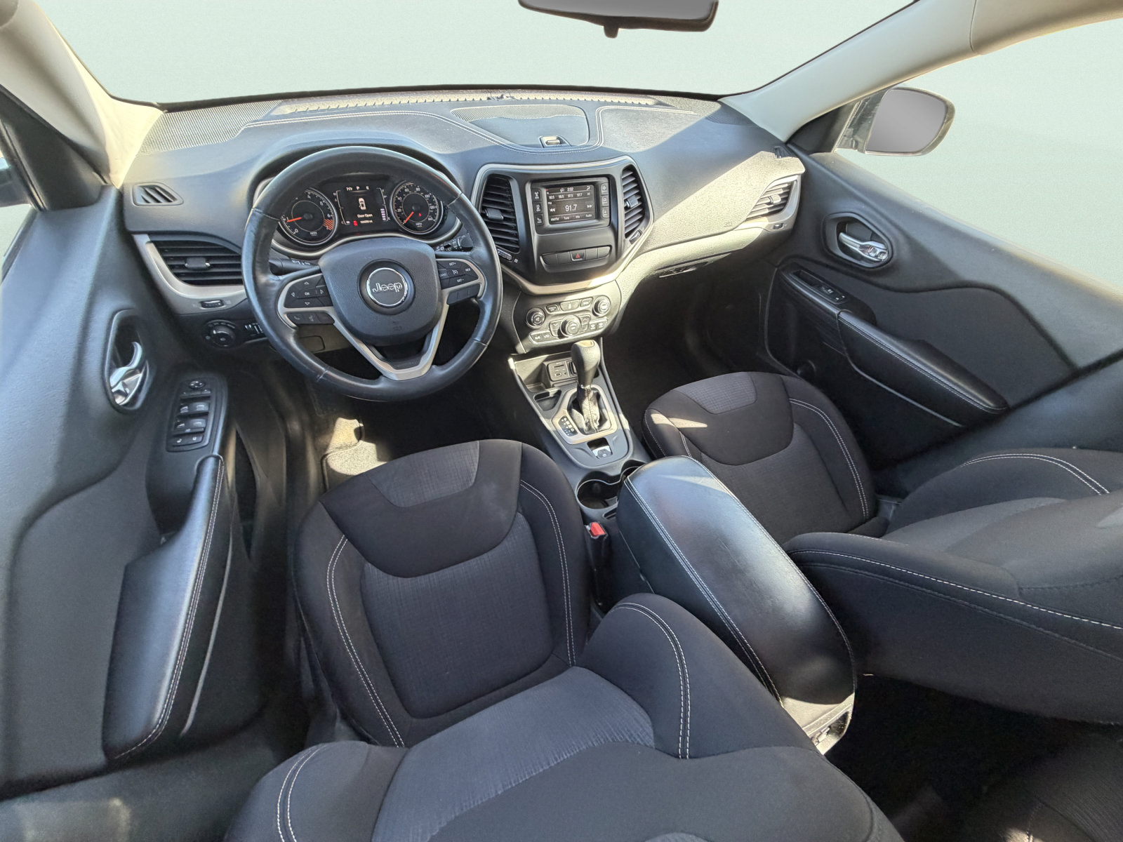 Used 2015 Jeep Cherokee Latitude FWD image 9