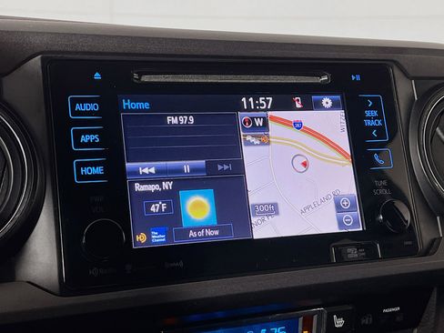 Used 2017 Toyota Tacoma TRD Off-Road w/ Premium & Technology Package image 15