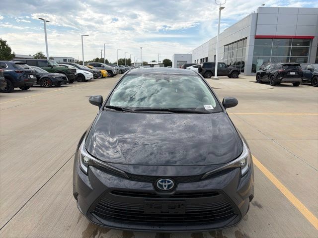 Used 2023 Toyota Corolla LE w/ LE Convenience Package FWD image 2