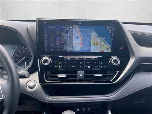 Used 2020 Toyota Highlander Limited FWD image 8