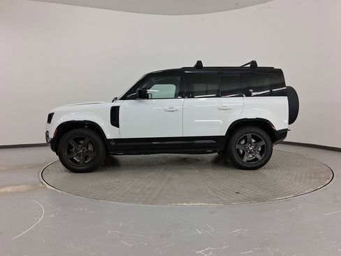 Used 2022 Land Rover Defender 110 X-Dynamic SE AWD/4WD image 2