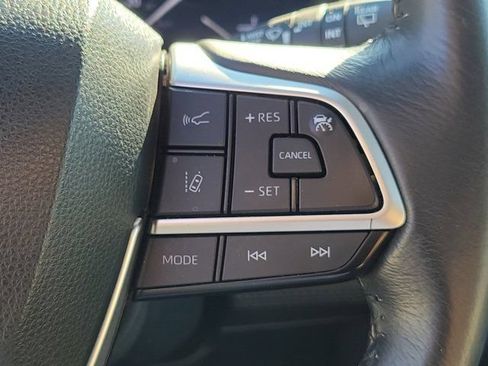 Used 2024 Toyota Sienna XLE FWD image 28