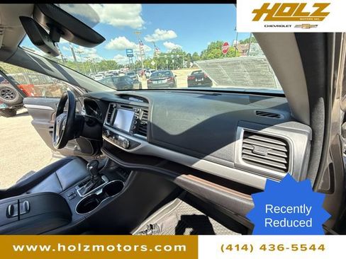 Used 2017 Toyota Highlander XLE AWD/4WD image 28