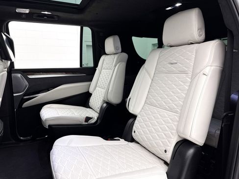 Used 2025 Cadillac Escalade ESV Sport Platinum w/ LPO, ONYX Package image 40