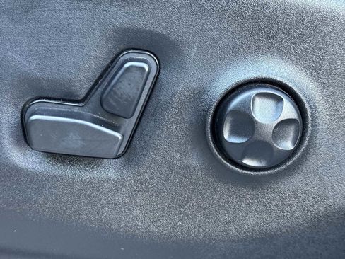 Used 2021 Chrysler Pacifica Touring image 16