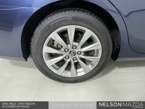 Used 2015 Toyota Camry XLE image 10