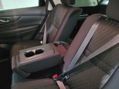 Used 2018 Nissan Rogue SV image 45