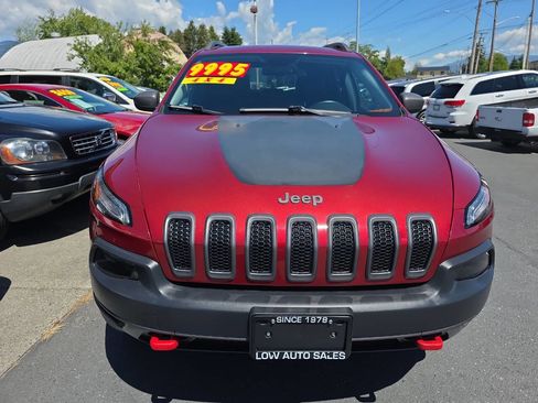 Used 2014 Jeep Cherokee Trailhawk w/ Comfort/Convenience Group AWD/4WD image 2