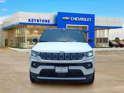 Used 2025 Jeep Compass Limited AWD/4WD image 2