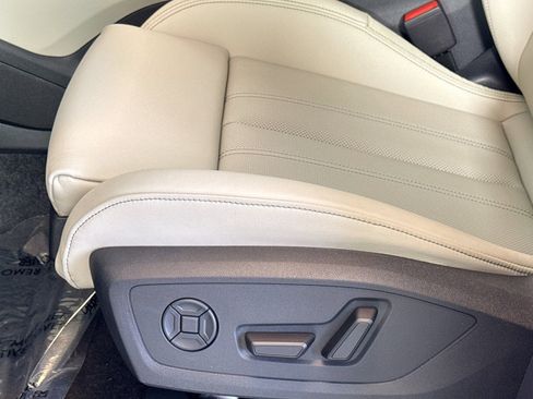 New 2025 Audi Q6 e-tron Premium Plus image 16