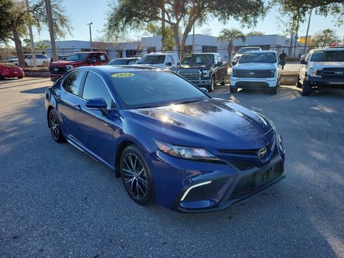 Used 2024 Toyota Camry SE image 4