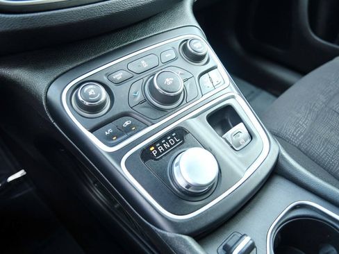 Used 2015 Chrysler 200 Limited FWD image 24