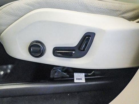 Used 2020 Volvo XC90 T5 Momentum w/ Protection Package Premier AWD/4WD image 23