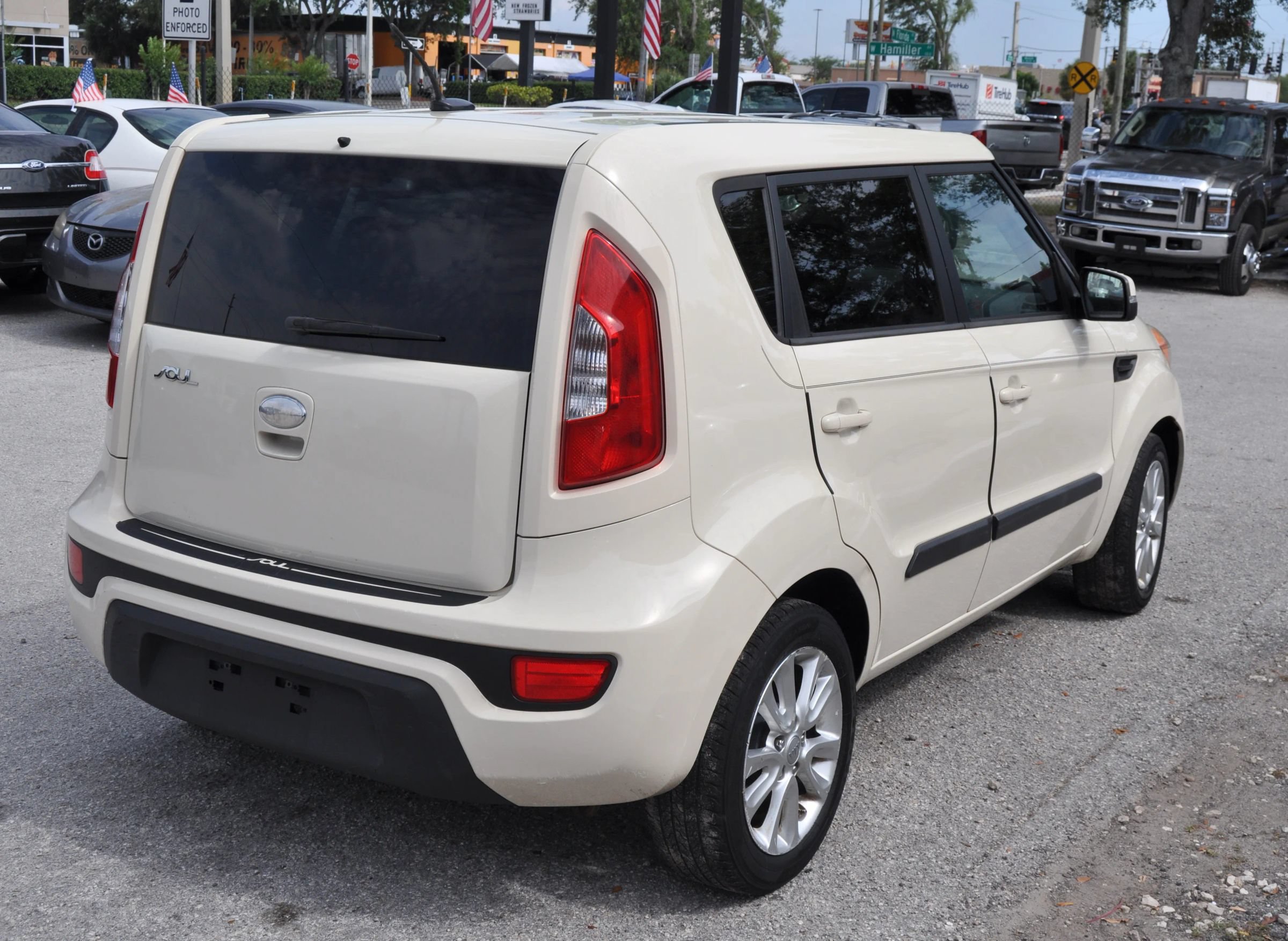Used 2013 Kia Soul + FWD image 9