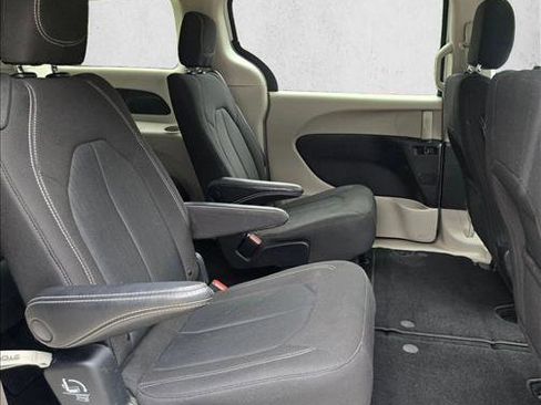 Used 2023 Chrysler Voyager LX FWD image 17