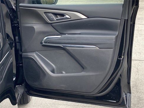 Certified 2025 Chevrolet Traverse LT image 29