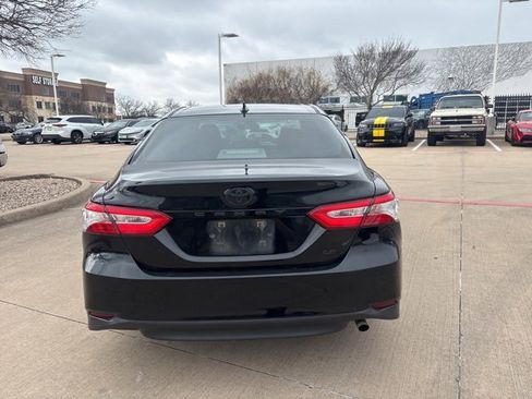 Used 2020 Toyota Camry LE image 6