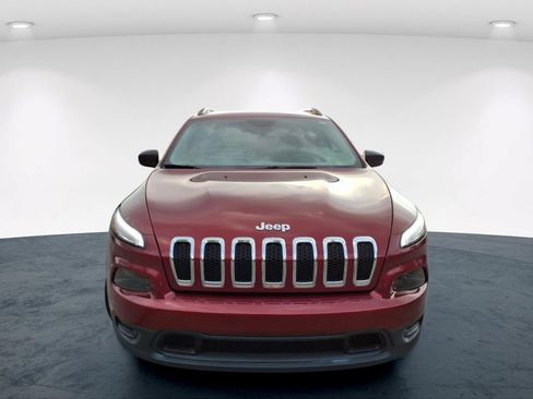 Used 2017 Jeep Cherokee Sport FWD image 4