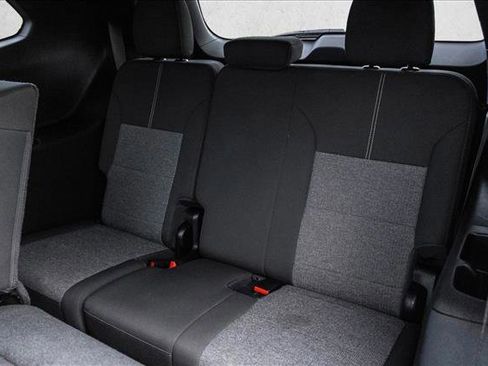 Used 2025 GMC Acadia Elevation image 21