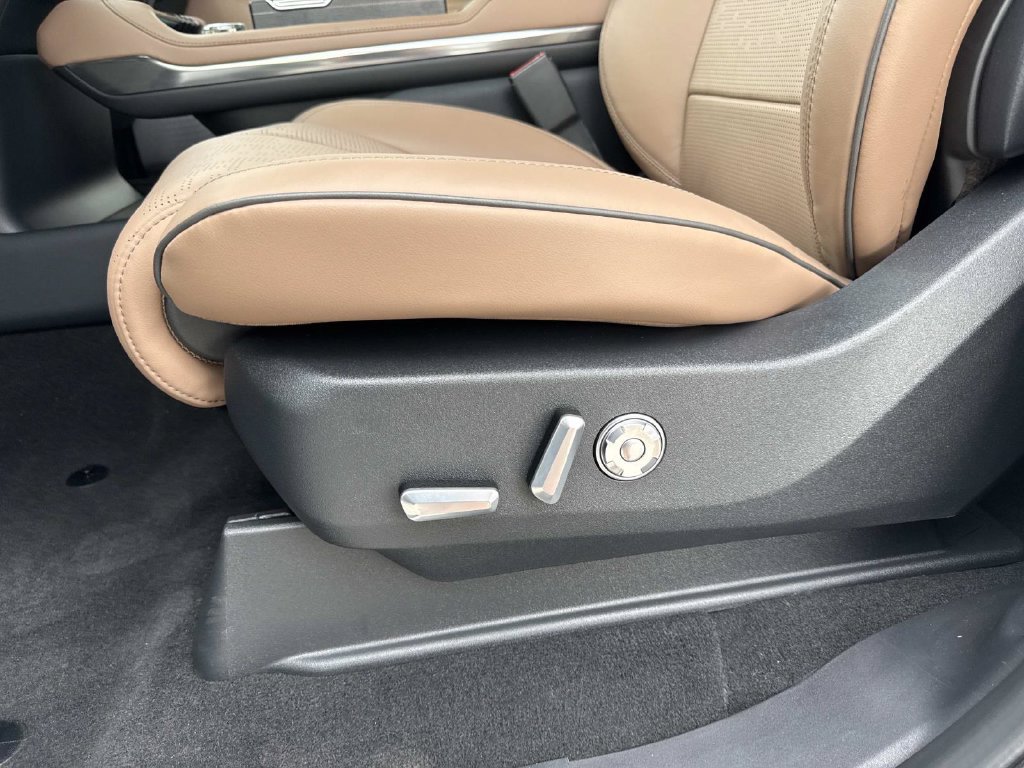 New 2026 Lincoln Navigator Black Label AWD/4WD image 22