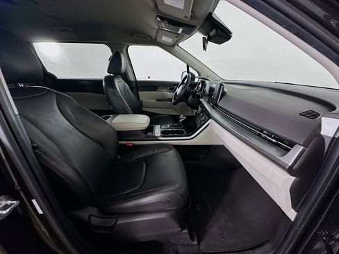 Used 2024 Kia Carnival LX image 32