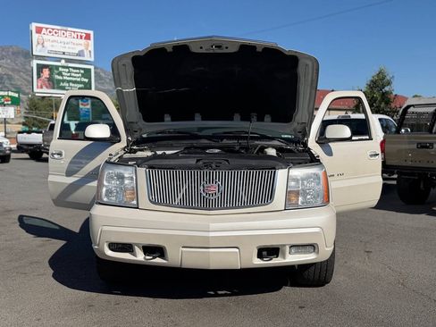 Used 2005 Cadillac Escalade EXT AWD/4WD image 81