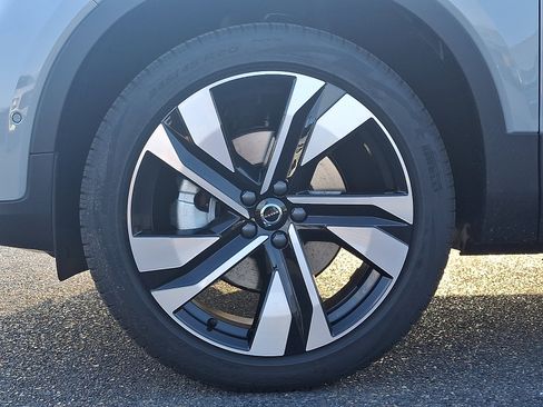 New 2026 Volvo XC40 B5 Plus w/ Climate Package AWD/4WD image 5