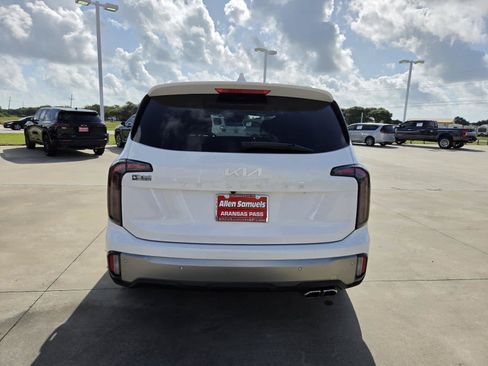 Used 2025 Kia Telluride SX w/ SX Captain's Chair Package FWD image 4