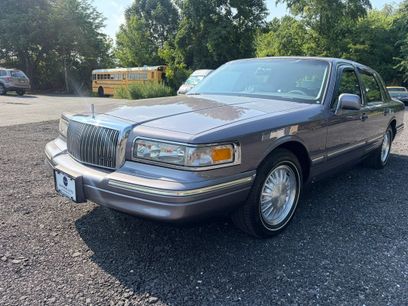 Used 1995 Lincoln Town Car Signature