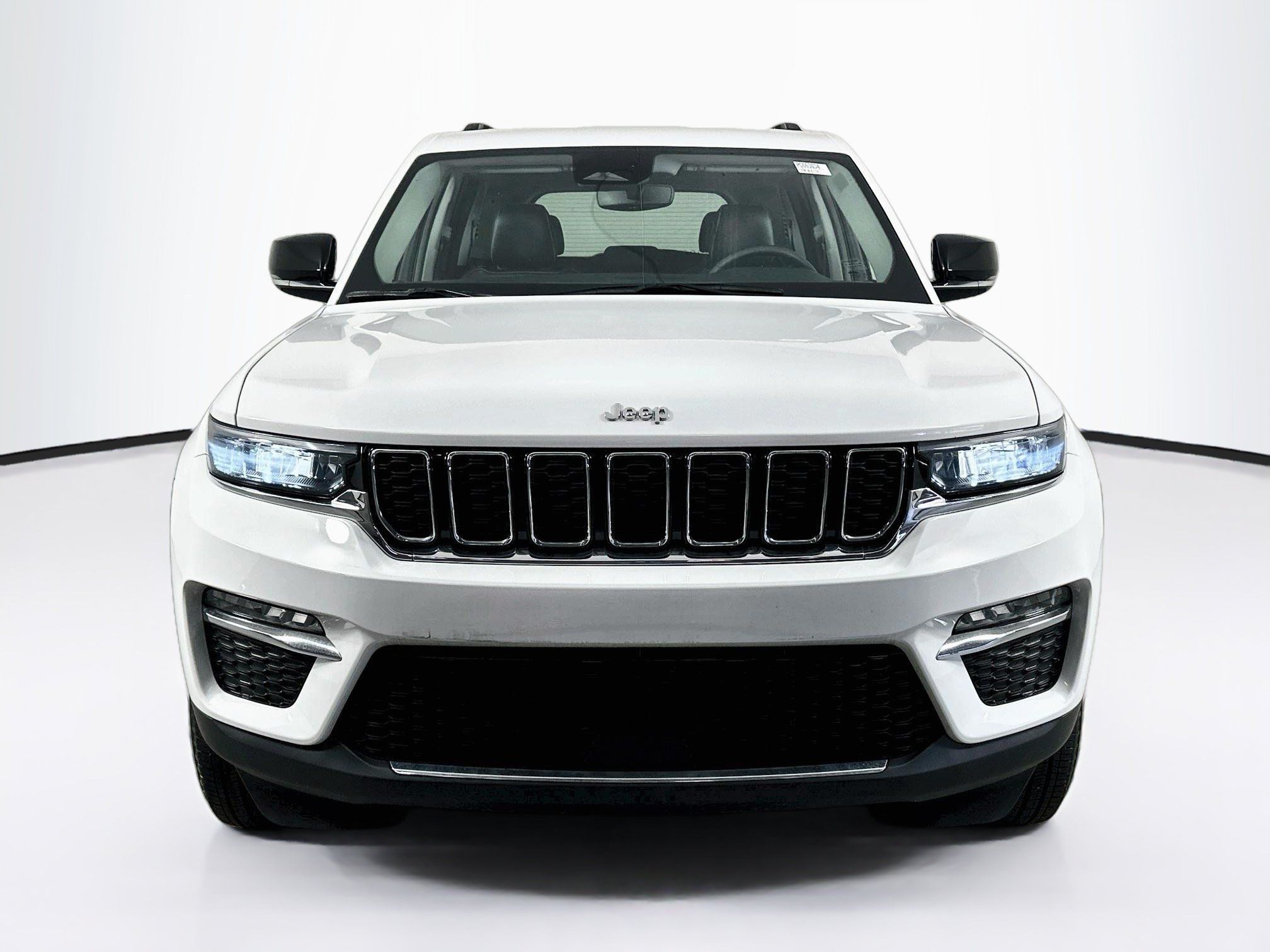 Used 2023 Jeep Grand Cherokee Limited RWD image 2
