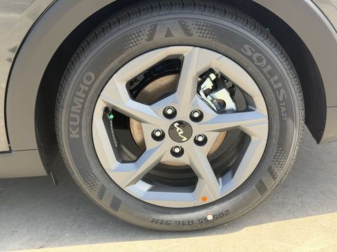 New 2026 Kia K4 FWD image 11
