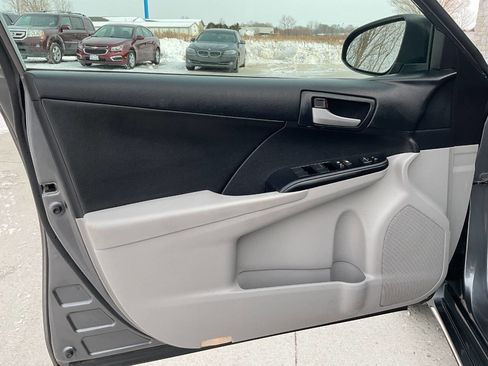 Used 2014 Toyota Camry LE image 23