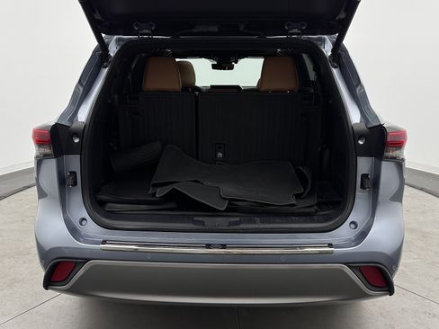 Used 2023 Toyota Highlander Platinum FWD image 34
