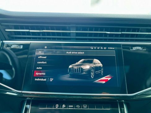 Used 2022 Audi Q7 2.0T Premium w/ Convenience Package AWD/4WD image 24