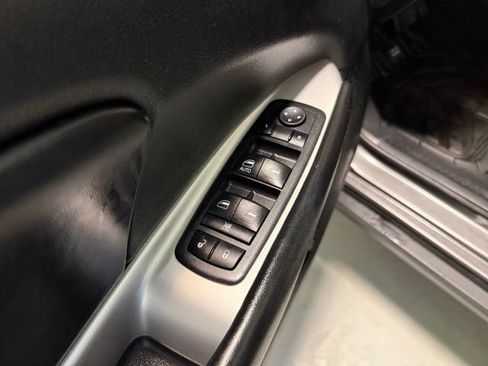 Used 2018 Dodge Journey SE w/ Connectivity Group FWD image 11