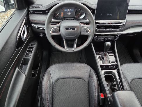 Used 2024 Jeep Compass Trailhawk image 12