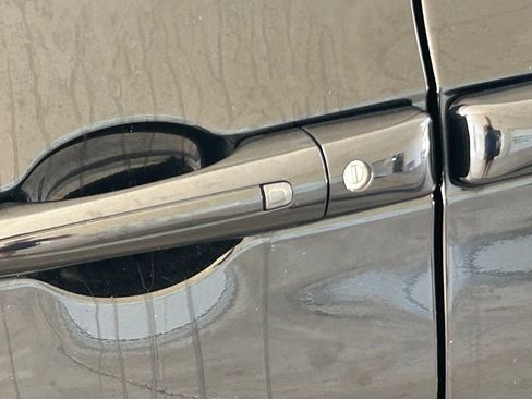 Used 2024 Chrysler Pacifica Touring-L FWD image 14
